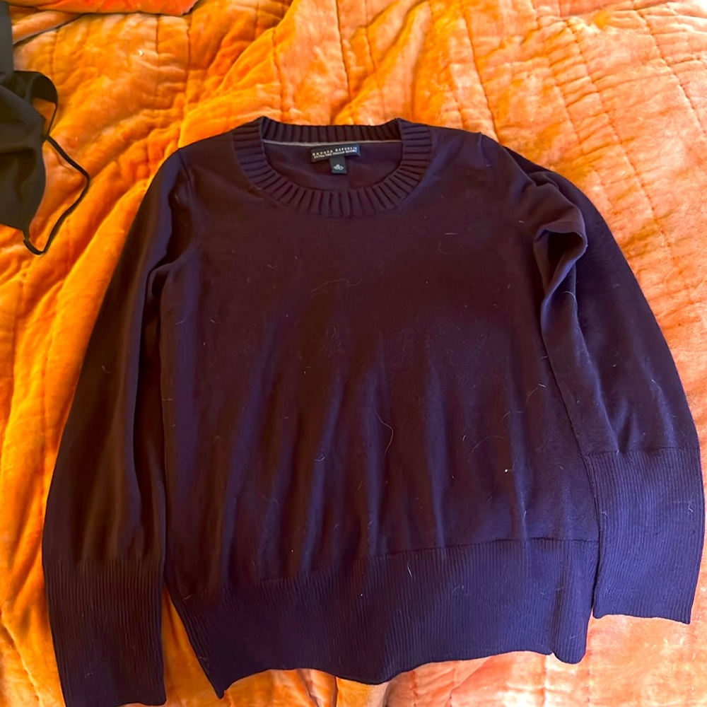 Beautiful merino wool Banana Republic crewneck Sweater.